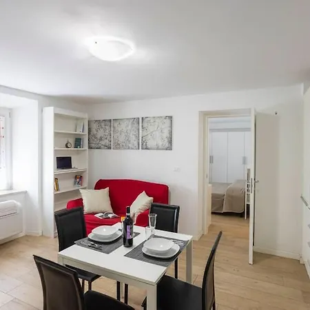 Luxury Appartament Piazza Roma Apartment